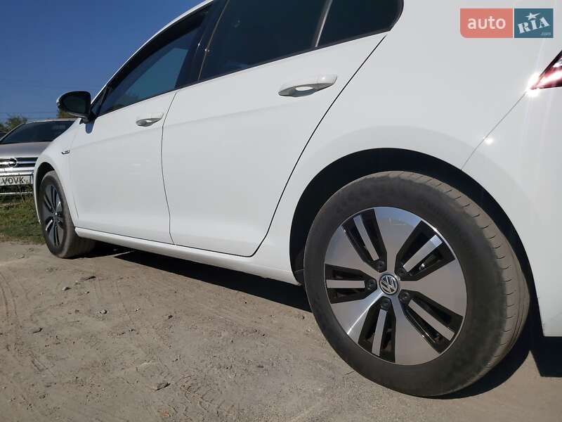 Хетчбек Volkswagen e-Golf 2015 в Запоріжжі