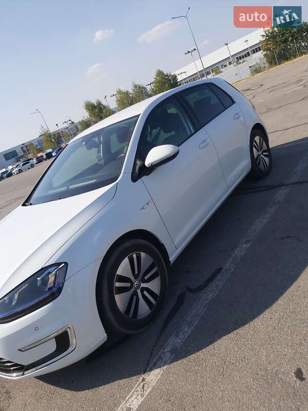 Хетчбек Volkswagen e-Golf 2015 в Запоріжжі