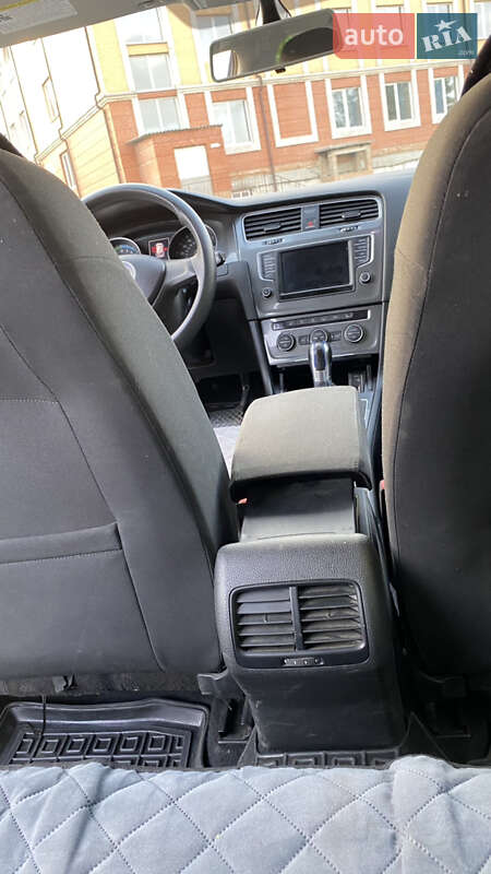 Хетчбек Volkswagen e-Golf 2016 в Києві