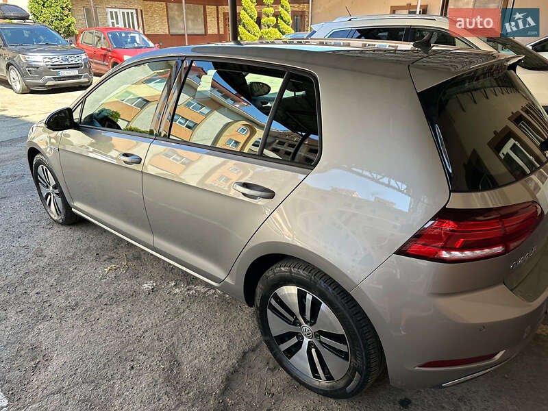 Хэтчбек Volkswagen e-Golf 2018 в Черновцах