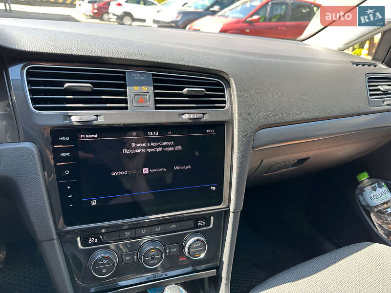 Хэтчбек Volkswagen e-Golf 2018 в Черновцах