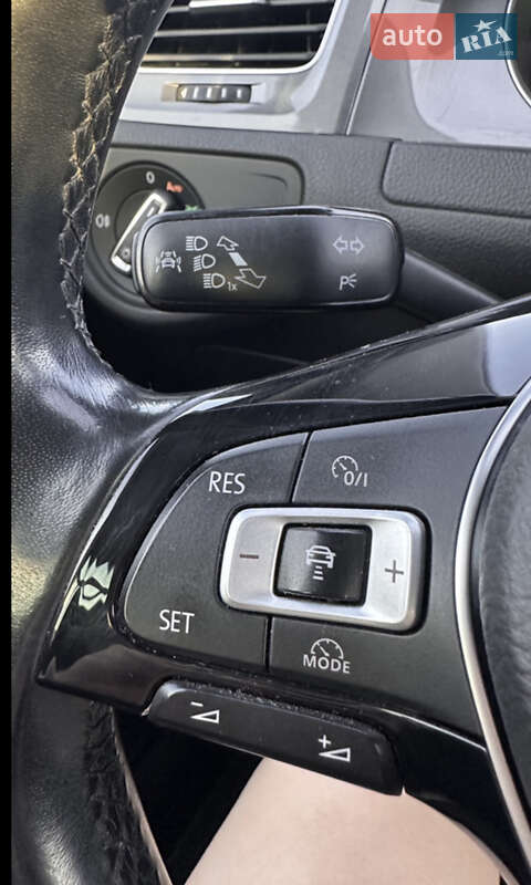 Хетчбек Volkswagen e-Golf 2015 в Львові