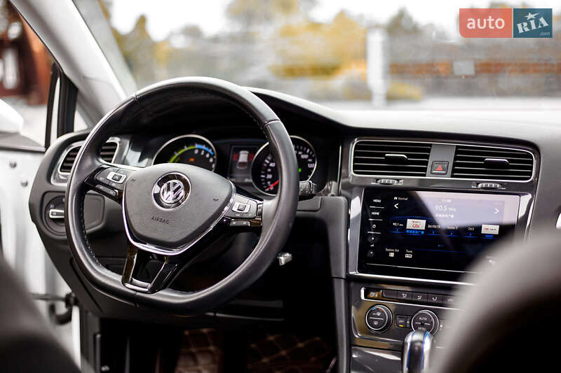 Хетчбек Volkswagen e-Golf 2020 в Дніпрі