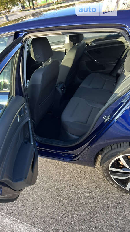 Хетчбек Volkswagen e-Golf 2018 в Києві