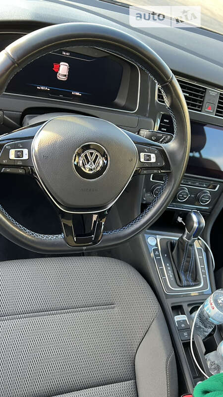 Хетчбек Volkswagen e-Golf 2018 в Києві