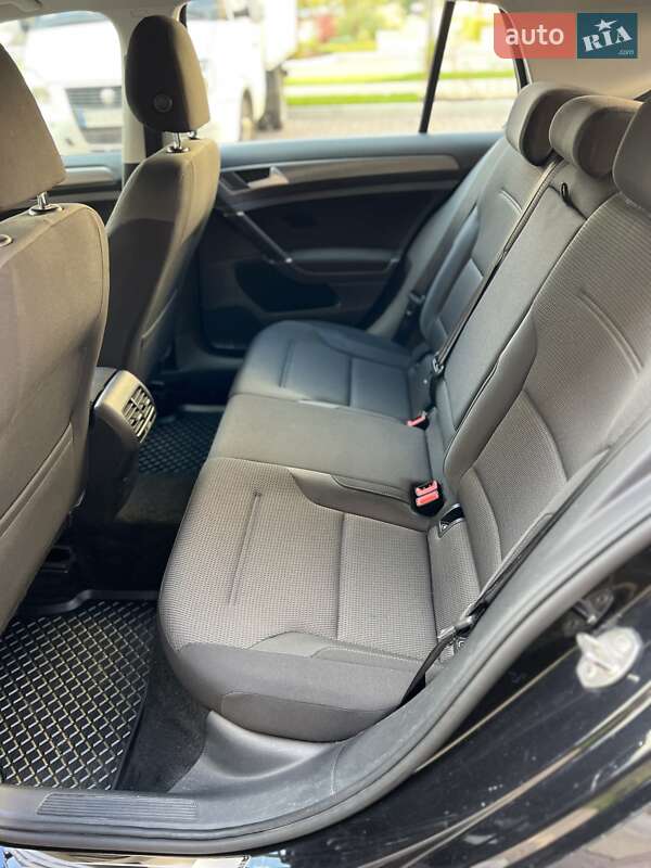 Хетчбек Volkswagen e-Golf 2017 в Софіївській Борщагівці