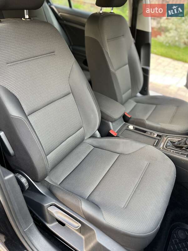 Хетчбек Volkswagen e-Golf 2017 в Софіївській Борщагівці