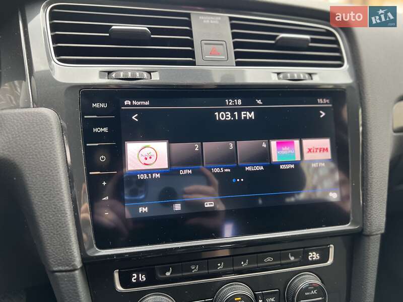 Хетчбек Volkswagen e-Golf 2017 в Софіївській Борщагівці