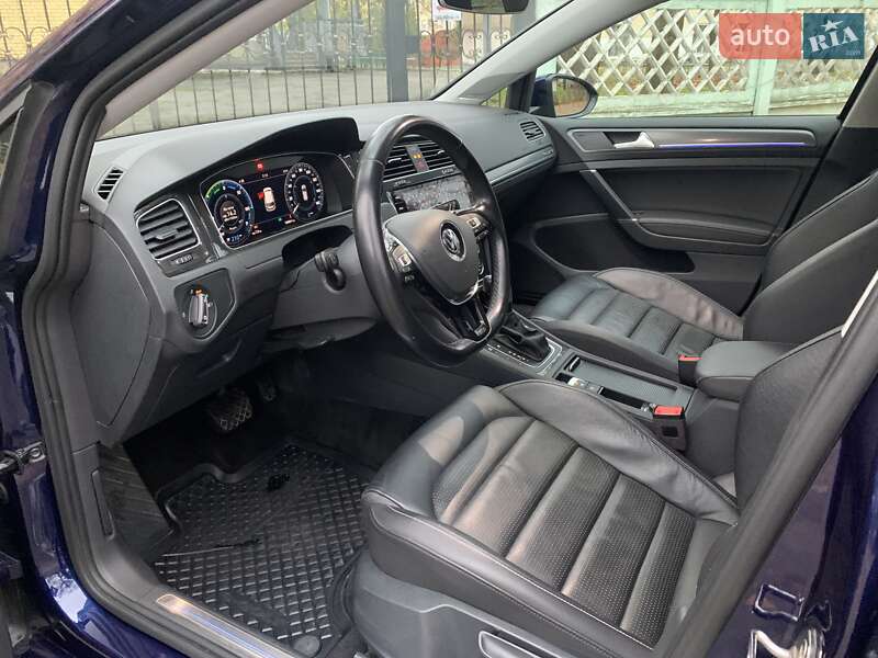 Хетчбек Volkswagen e-Golf 2019 в Києві