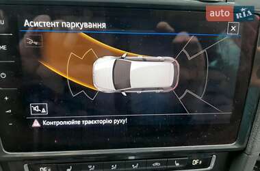 Хэтчбек Volkswagen e-Golf 2017 в 