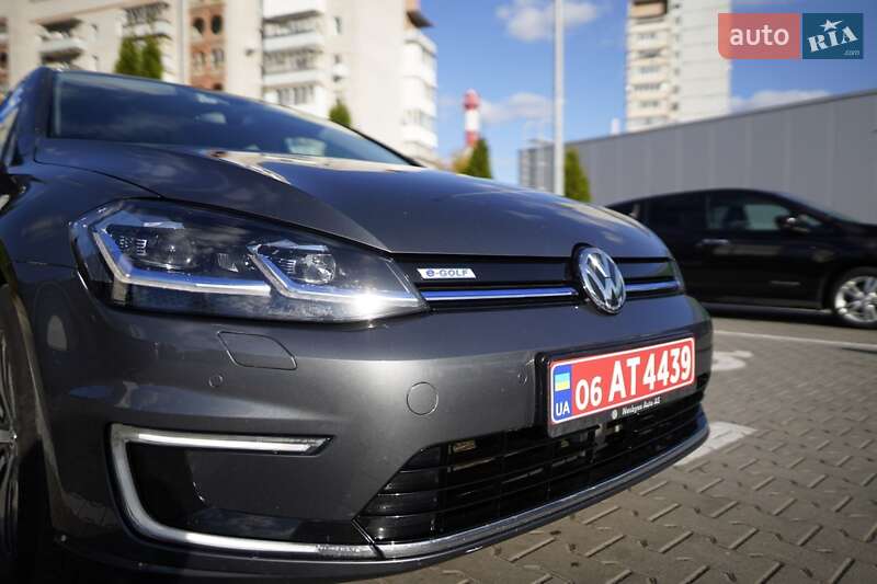Хетчбек Volkswagen e-Golf 2018 в Житомирі