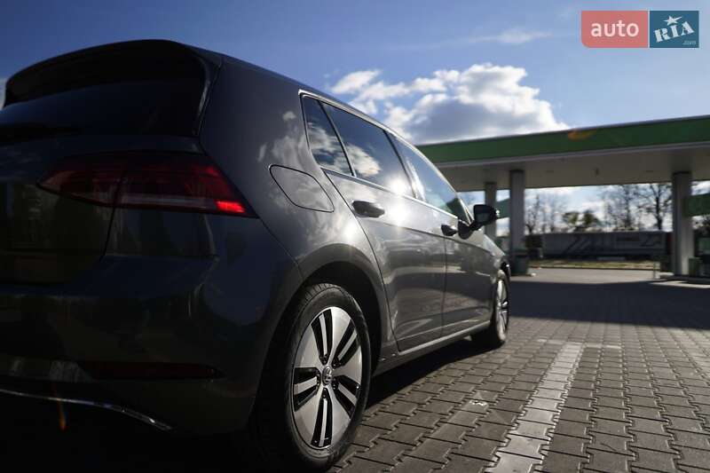 Хетчбек Volkswagen e-Golf 2018 в Житомирі