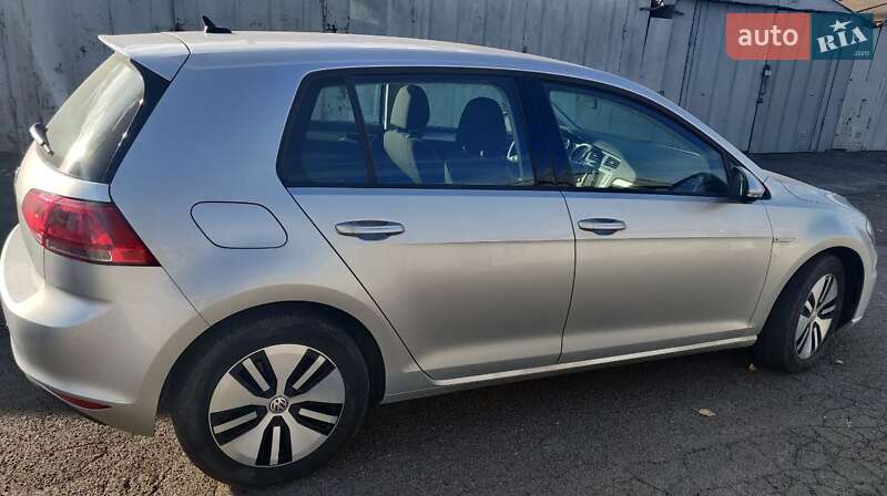 Хэтчбек Volkswagen e-Golf 2015 в Киеве