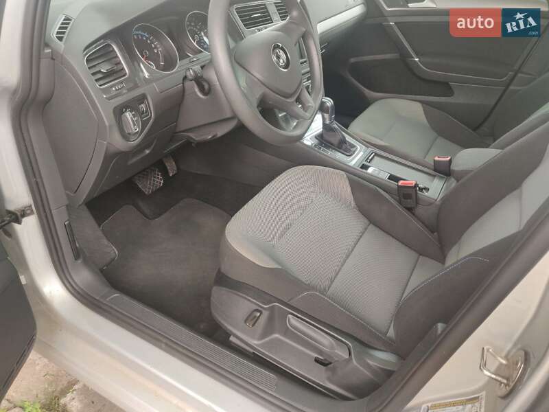 Хэтчбек Volkswagen e-Golf 2015 в Киеве