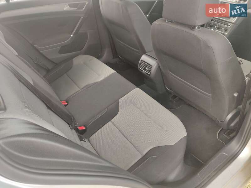 Хэтчбек Volkswagen e-Golf 2015 в Киеве