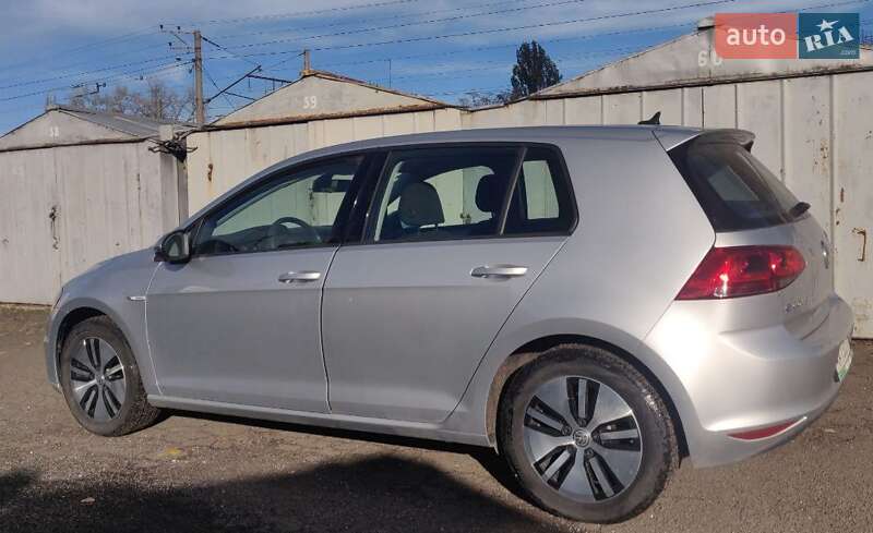 Хэтчбек Volkswagen e-Golf 2015 в Киеве