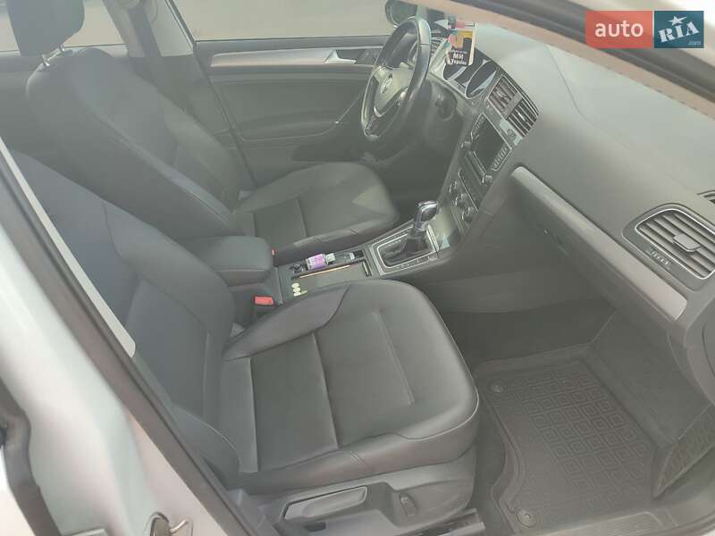 Хэтчбек Volkswagen e-Golf 2015 в Бахмаче