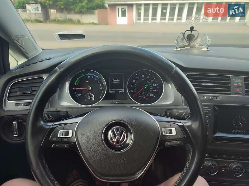 Хэтчбек Volkswagen e-Golf 2015 в Бахмаче