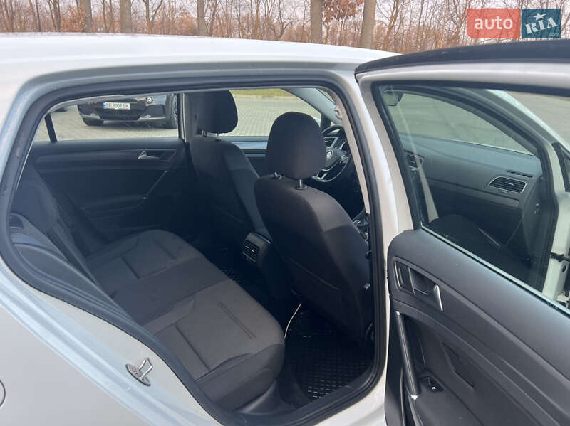 Хэтчбек Volkswagen e-Golf 2020 в Новоселице