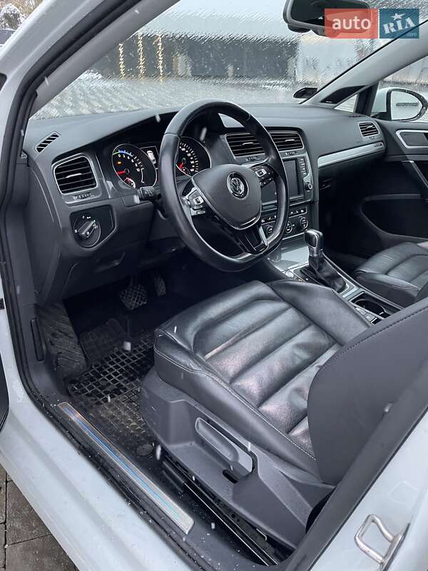 Хетчбек Volkswagen e-Golf 2014 в Ужгороді