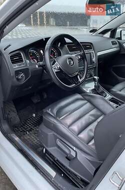 Хэтчбек Volkswagen e-Golf 2014 в 