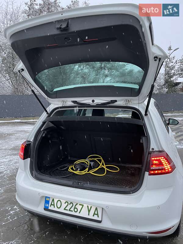 Хетчбек Volkswagen e-Golf 2014 в Ужгороді