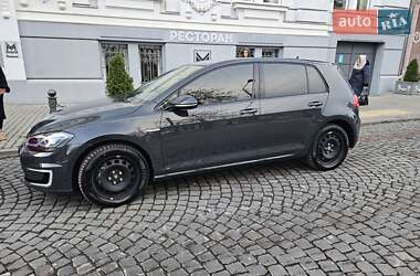 Хэтчбек Volkswagen e-Golf 2018 в 
