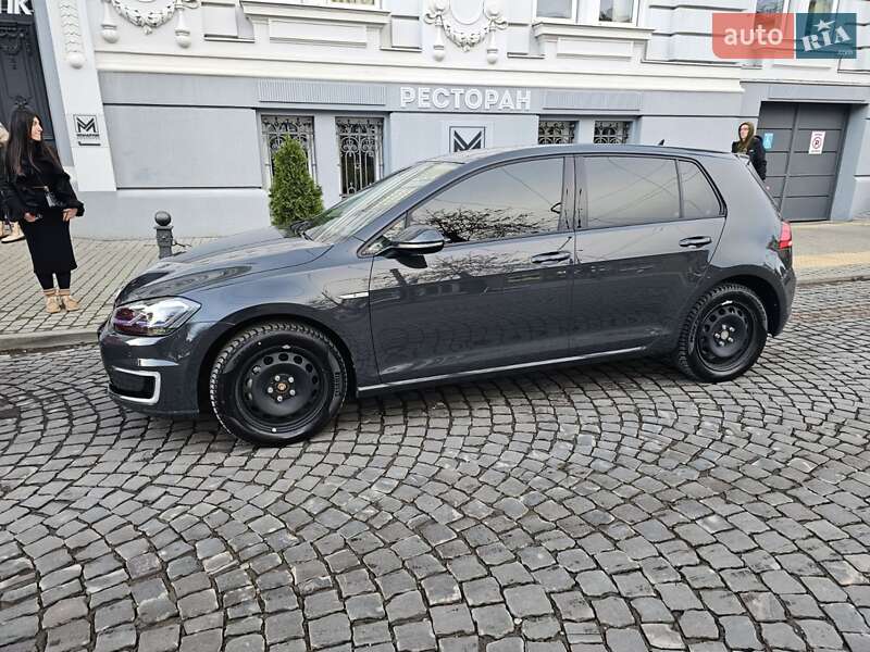 Хэтчбек Volkswagen e-Golf 2018 в Мукачево