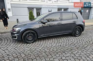 Хэтчбек Volkswagen e-Golf 2018 в 