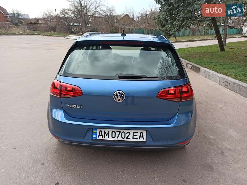 Хетчбек Volkswagen e-Golf 2015 в Житомирі