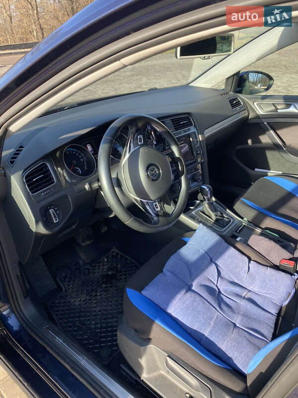 Хетчбек Volkswagen e-Golf 2015 в Кам'янці