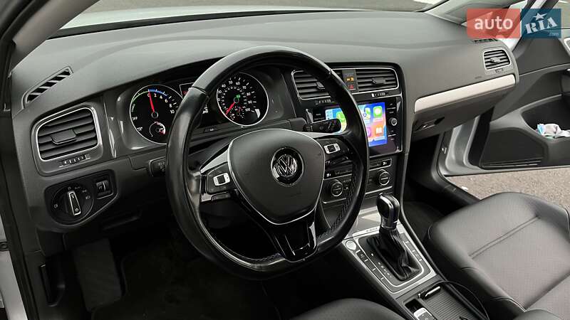Хэтчбек Volkswagen e-Golf 2015 в Львове