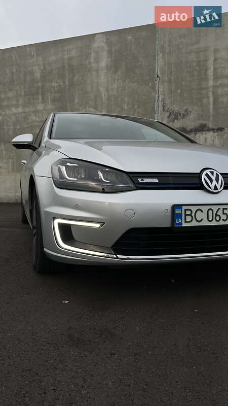 Хэтчбек Volkswagen e-Golf 2015 в Львове