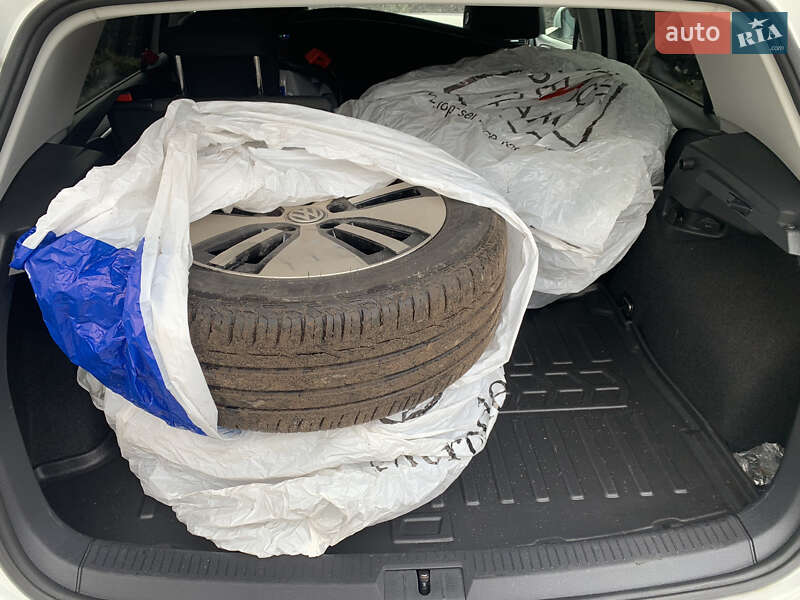 Хетчбек Volkswagen e-Golf 2020 в Києві