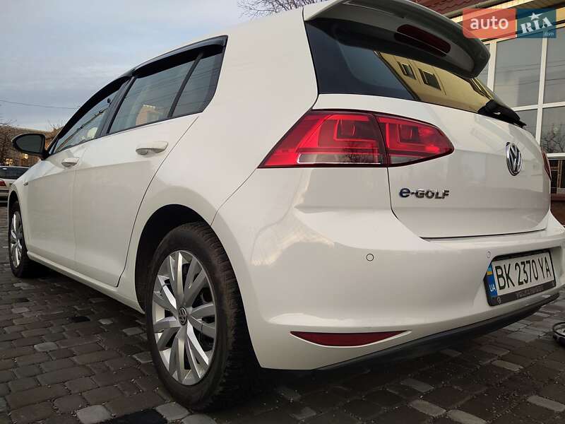 Хетчбек Volkswagen e-Golf 2015 в Рівному