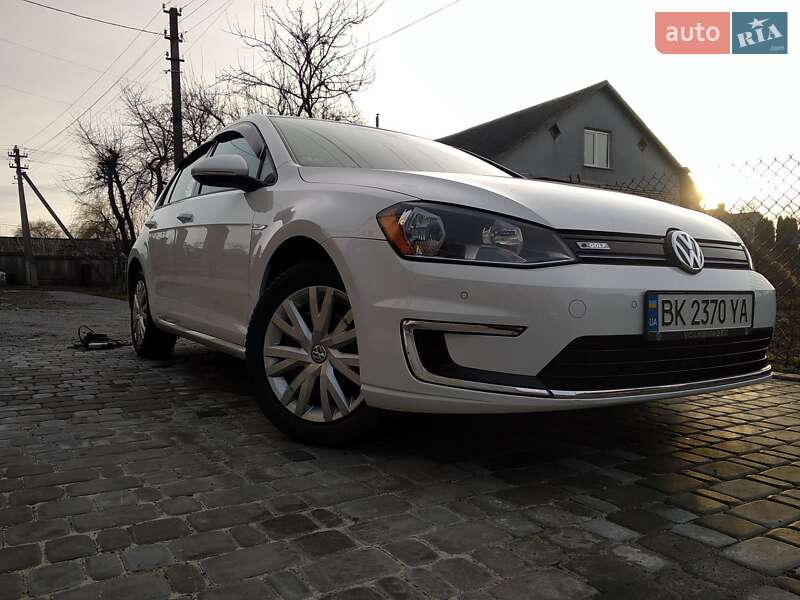 Хетчбек Volkswagen e-Golf 2015 в Рівному