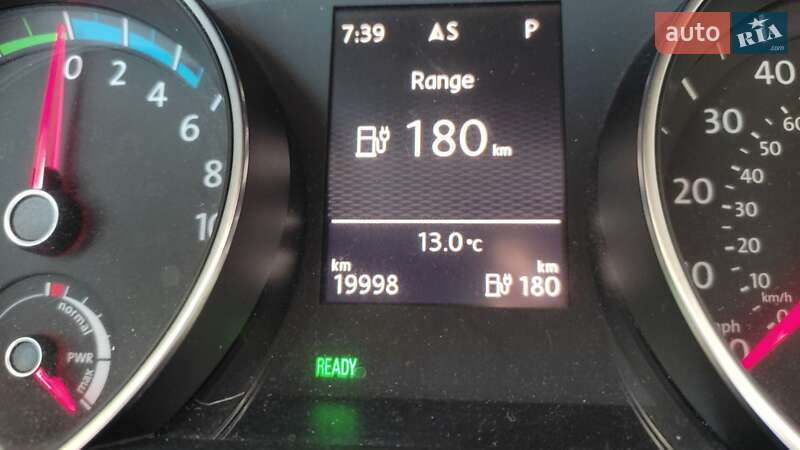 Хетчбек Volkswagen e-Golf 2015 в Рівному