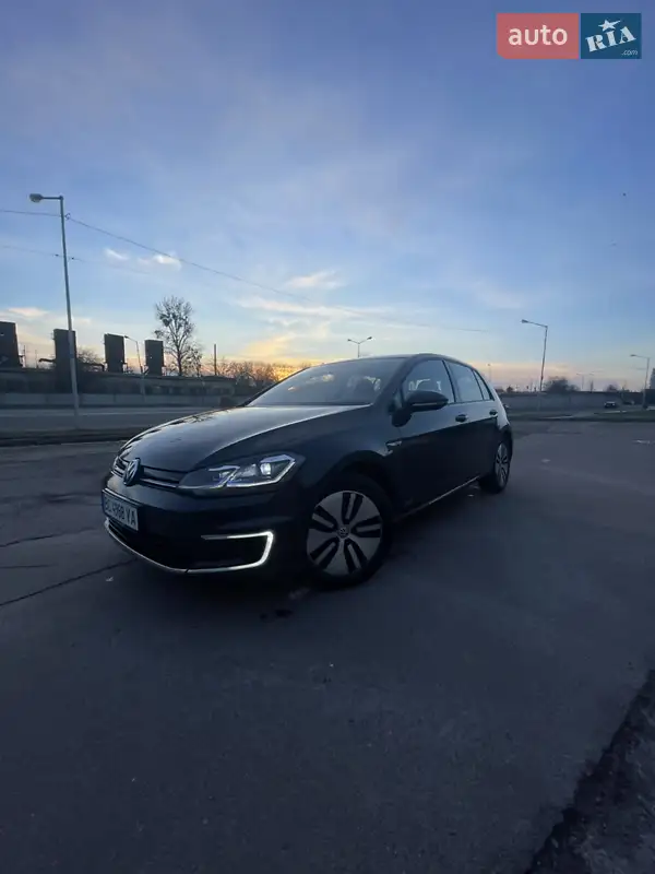 Хэтчбек Volkswagen e-Golf 2020 в 