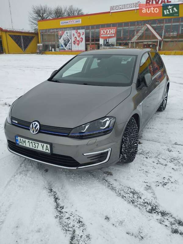 Хэтчбек Volkswagen e-Golf 2016 в Житомире