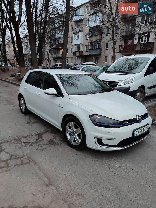 Volkswagen e-Golf 2016