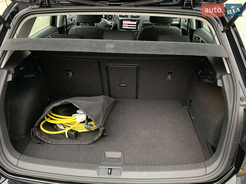 Хетчбек Volkswagen e-Golf 2020 в Києві