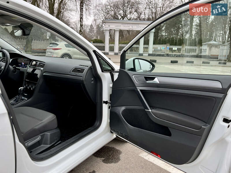 Хэтчбек Volkswagen e-Golf 2019 в Виннице