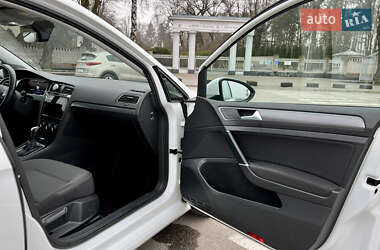 Хэтчбек Volkswagen e-Golf 2019 в 