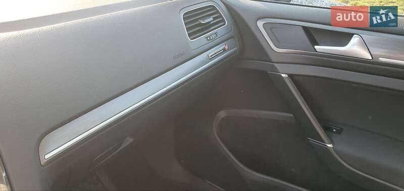 Хэтчбек Volkswagen e-Golf 2017 в Кривом Роге