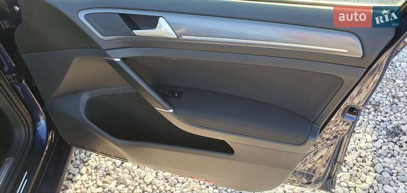 Хэтчбек Volkswagen e-Golf 2017 в Кривом Роге