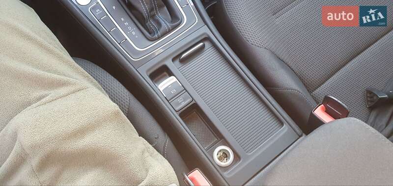 Хэтчбек Volkswagen e-Golf 2017 в Кривом Роге