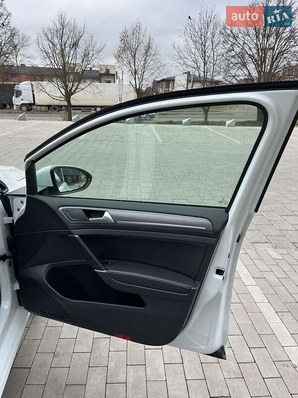 Хетчбек Volkswagen e-Golf 2018 в Рівному