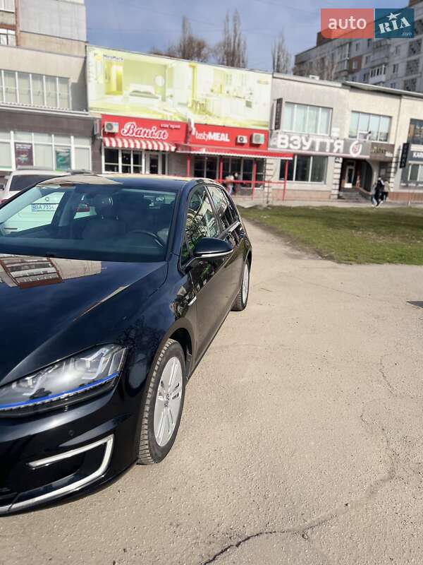 Хэтчбек Volkswagen e-Golf 2015 в Кропивницком