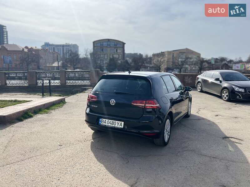 Хэтчбек Volkswagen e-Golf 2015 в Кропивницком