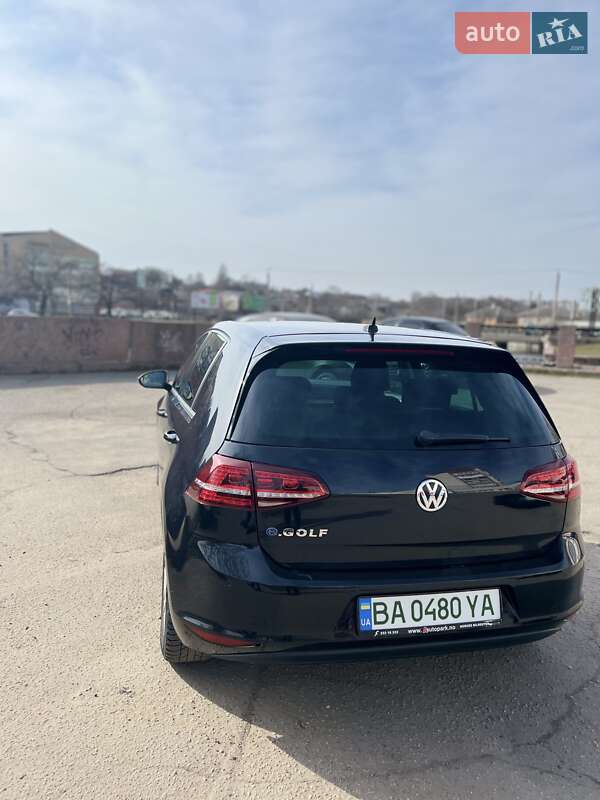 Хэтчбек Volkswagen e-Golf 2015 в Кропивницком